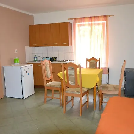 Zrcadlova Koza 3*